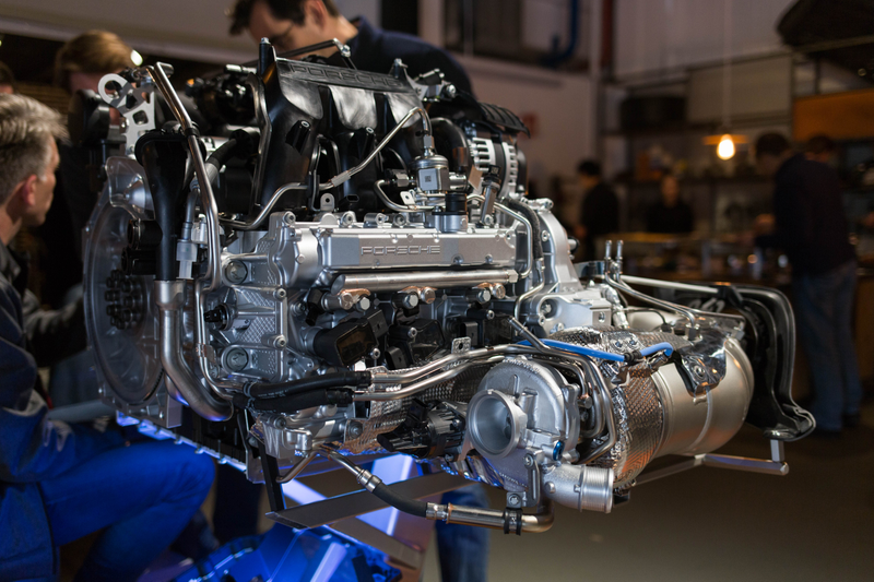 Illustration for article titled This Is the Only Way Any of You Nerds Will Be Able to See the Engine in Your New Porsche 911
